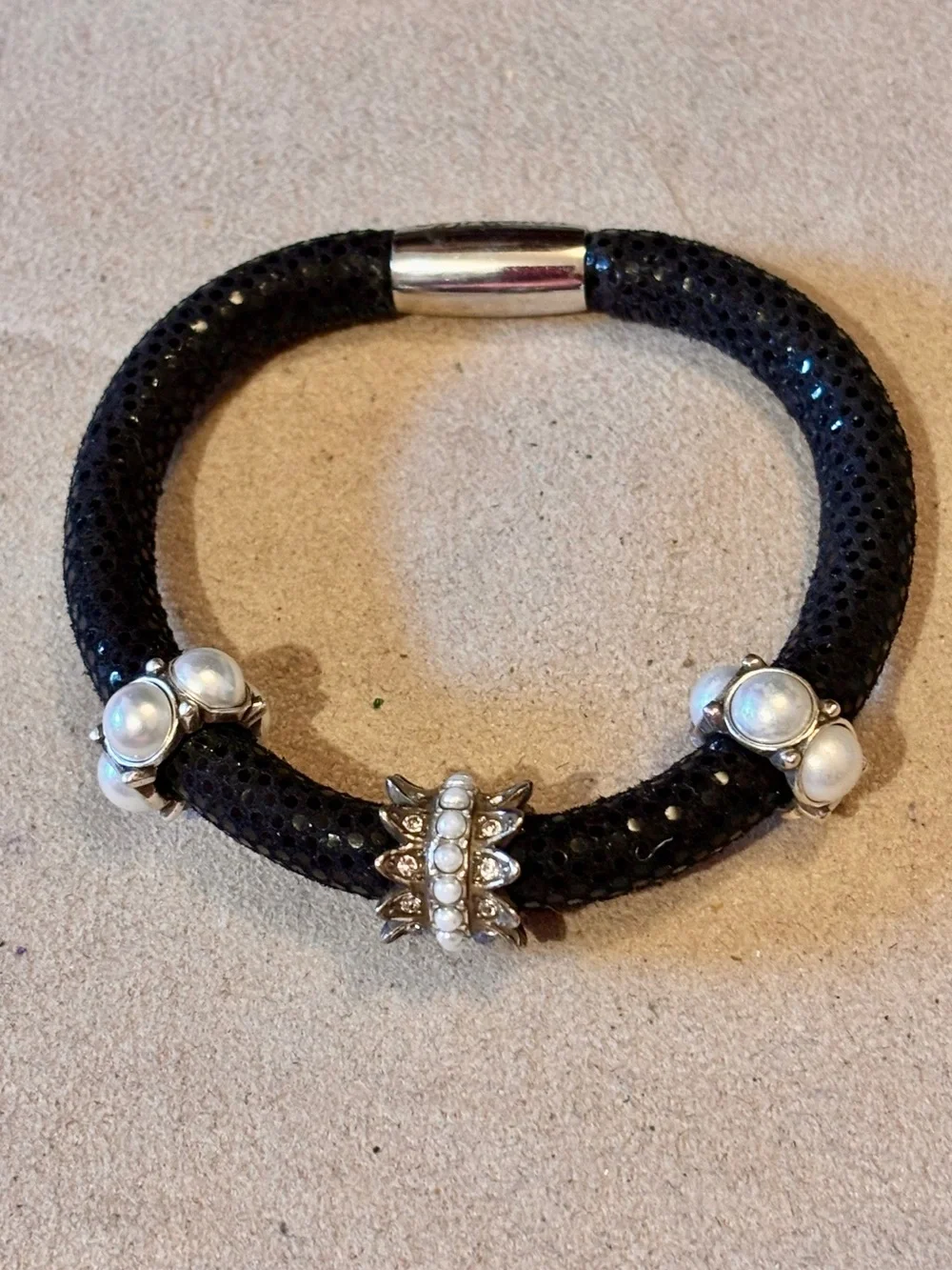 🆕 Brighton Single Sparkle Black Woodstock bracelet Leather Holds beads Retired